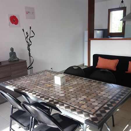 Camping Fontaine Du Roc Guest House Devillac Ngoại thất bức ảnh