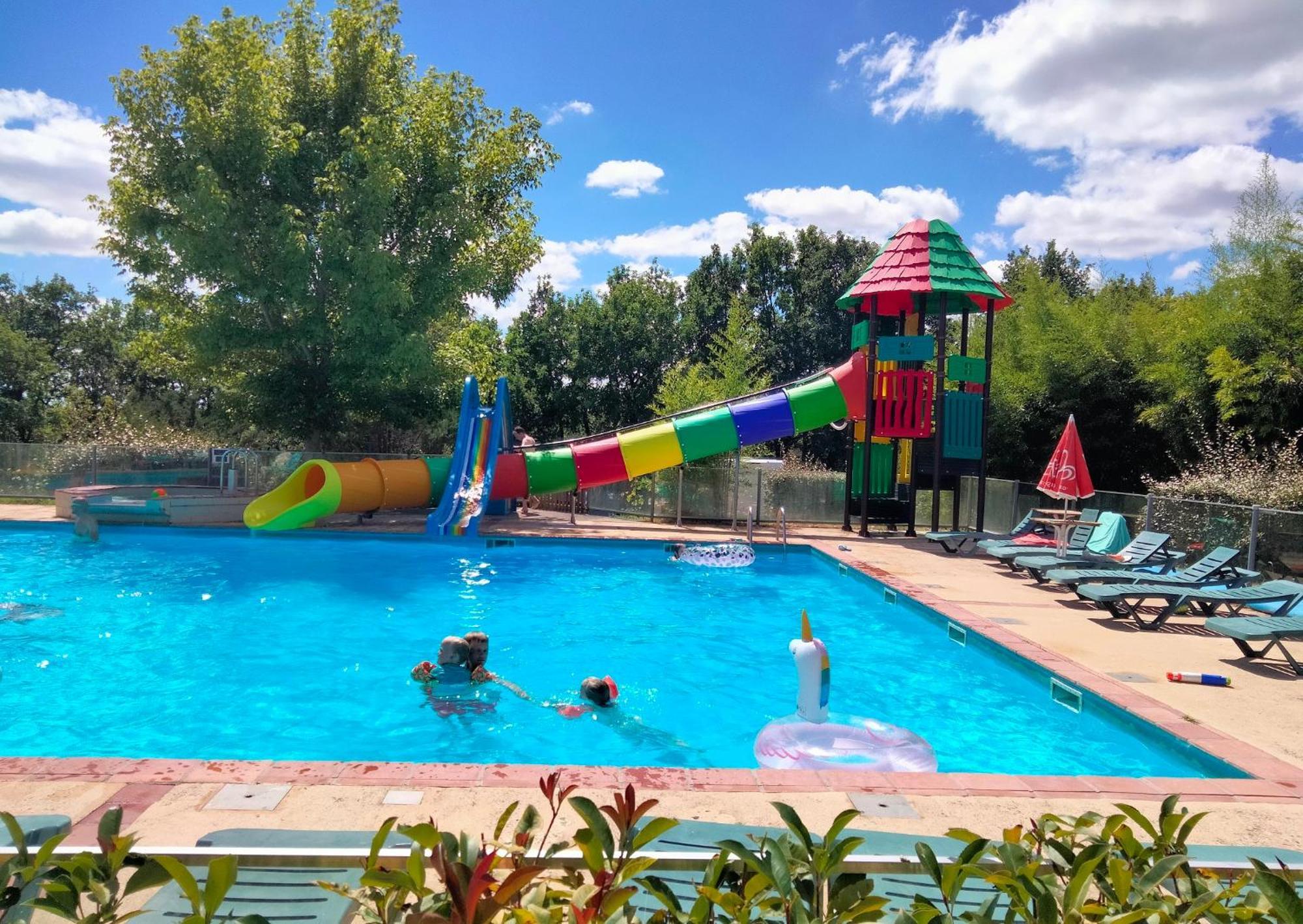 Camping Fontaine Du Roc Guest House Devillac Ngoại thất bức ảnh
