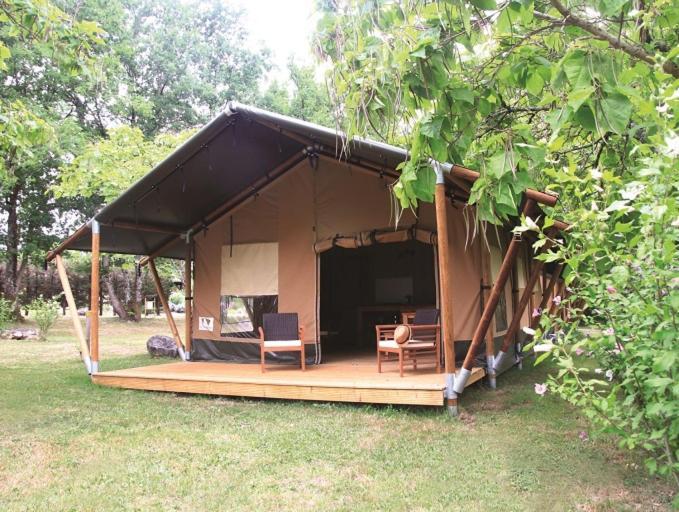 Camping Fontaine Du Roc Guest House Devillac Ngoại thất bức ảnh