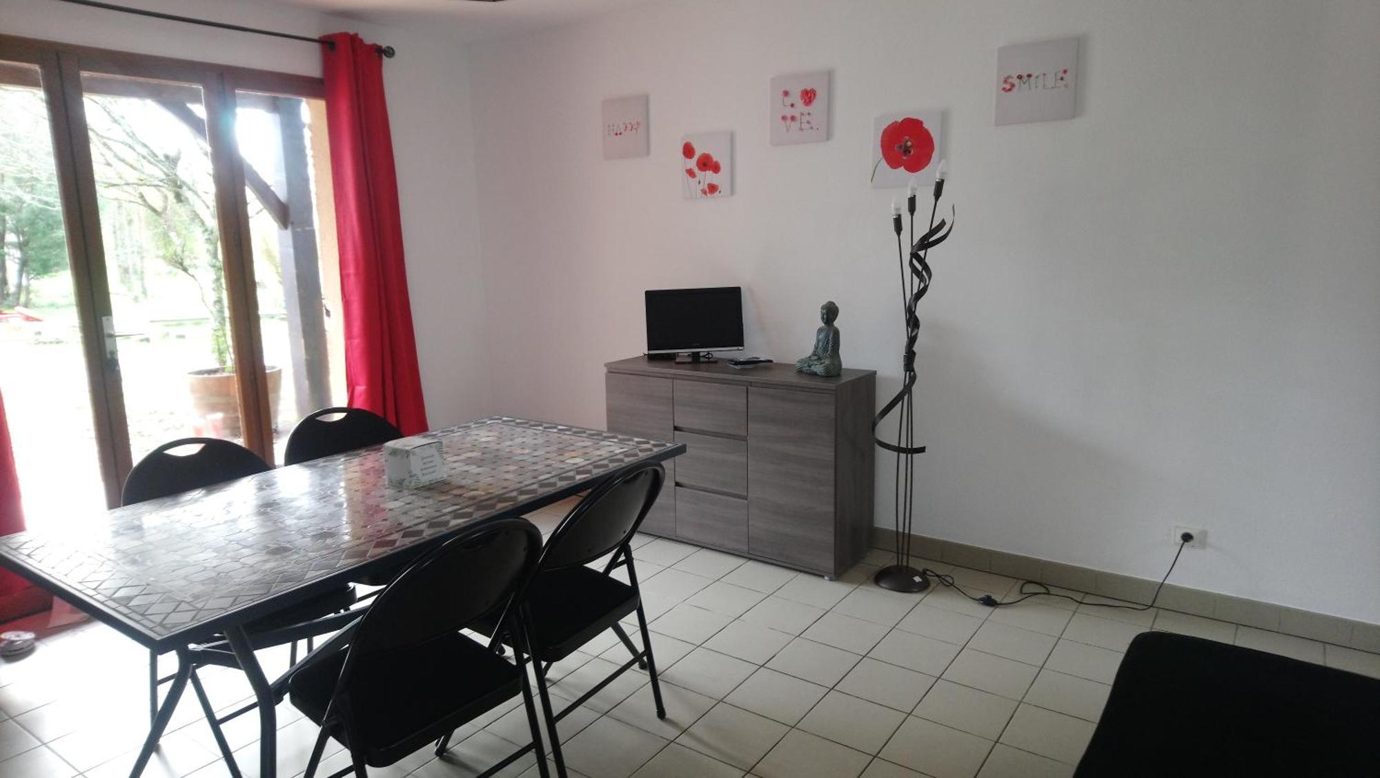 Camping Fontaine Du Roc Guest House Devillac Ngoại thất bức ảnh