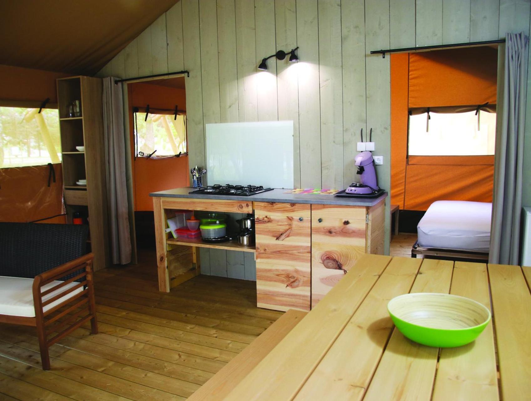 Camping Fontaine Du Roc Guest House Devillac Ngoại thất bức ảnh