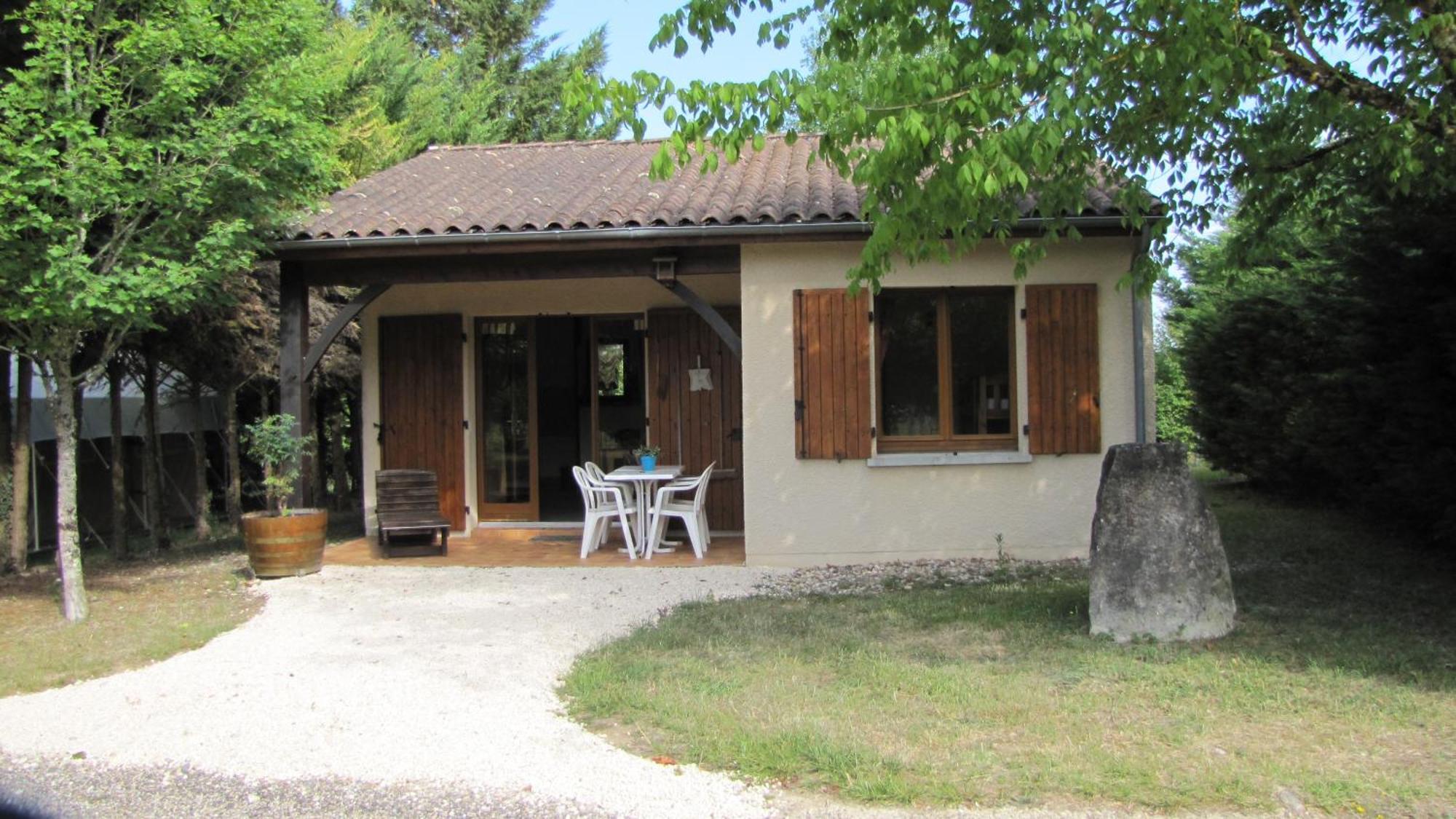 Camping Fontaine Du Roc Guest House Devillac Ngoại thất bức ảnh