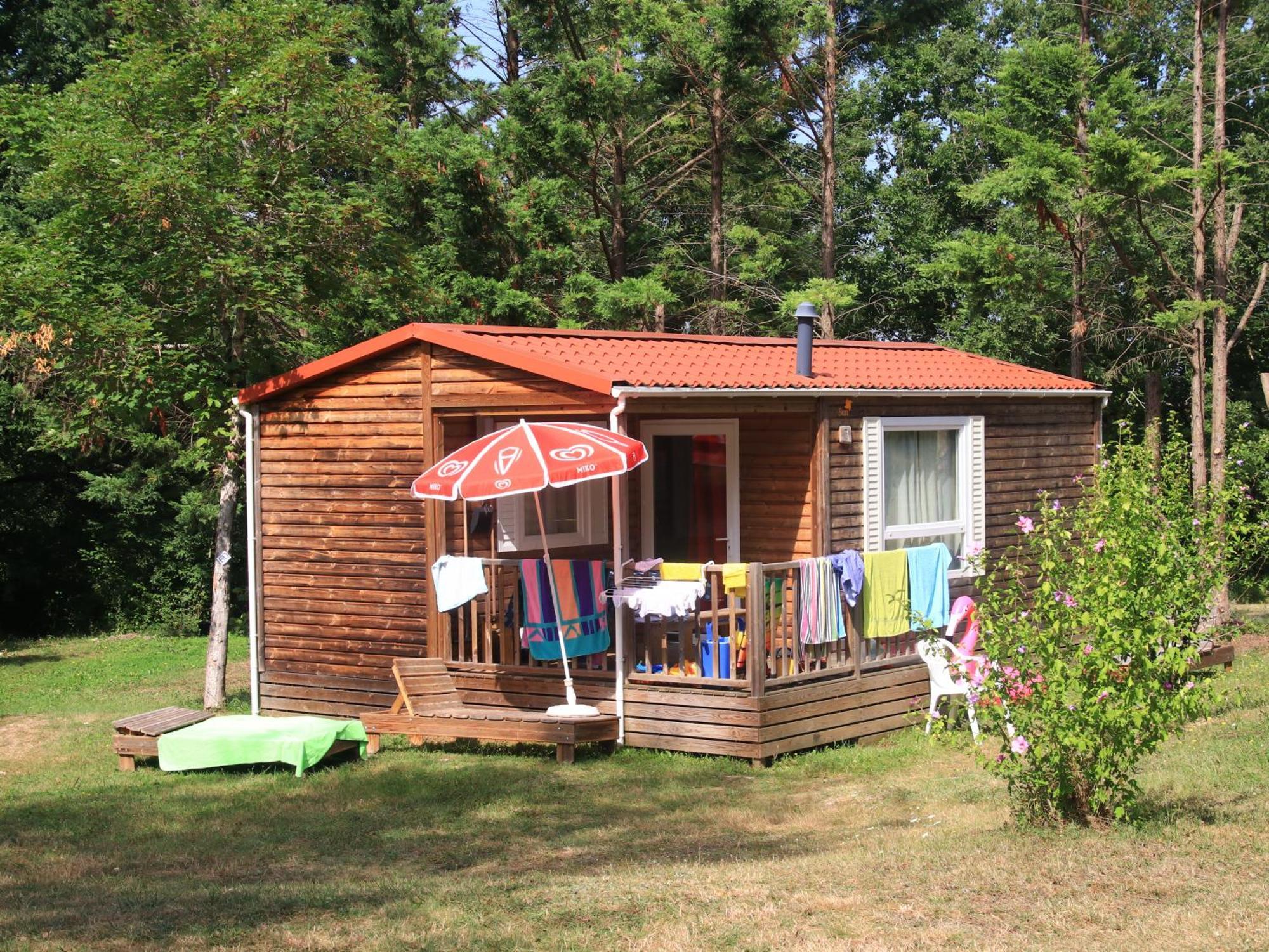 Camping Fontaine Du Roc Guest House Devillac Ngoại thất bức ảnh