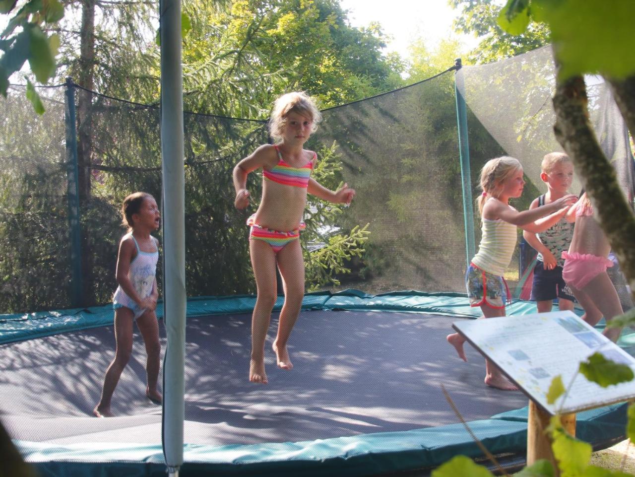 Camping Fontaine Du Roc Guest House Devillac Ngoại thất bức ảnh